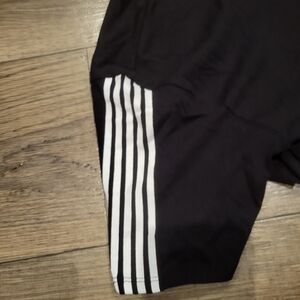 Black workout crop top